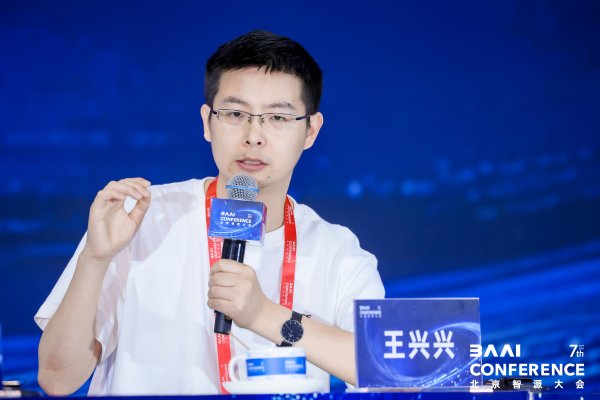 掌互通 宇树科技王兴兴谈人形机器人赛事：实现终极目标前，参与跳舞、格斗也能产生一部分商业价值